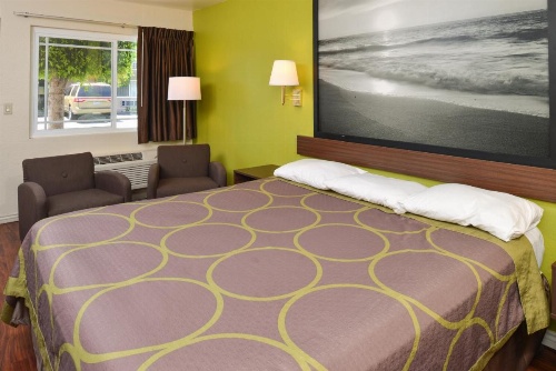 Super 8 by Wyndham Los Angeles/Alhambra image 13