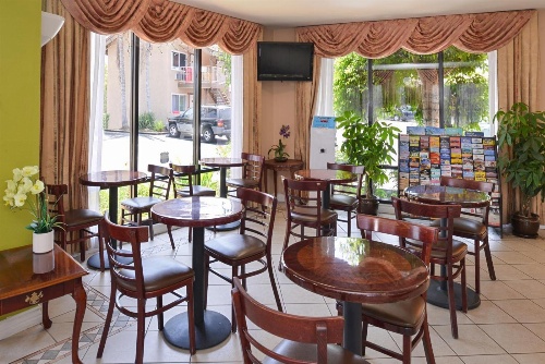 Super 8 by Wyndham Los Angeles/Alhambra image 2